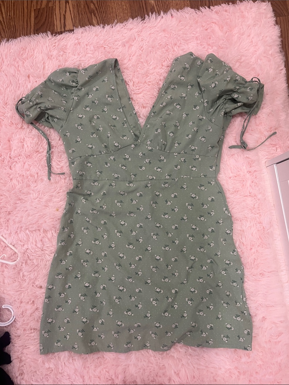 Green Floral V-Neck Puff Sleeve Mini Dress